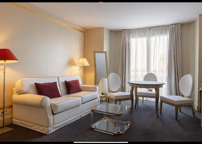 Hotel Renoir Cannes